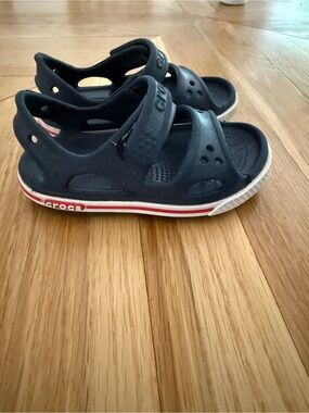 CROCS Navy Kids' Sandal with Red and White Sole Trim